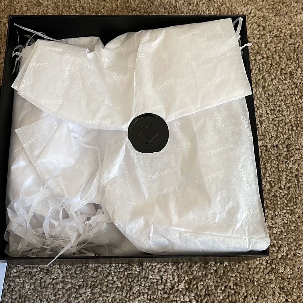 Chanel box - Picture 3 of 3